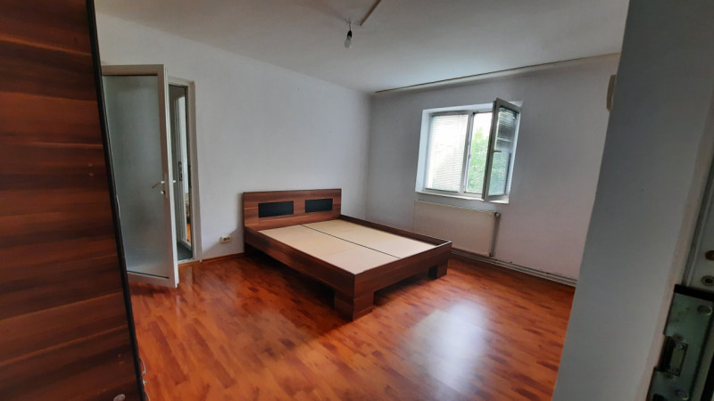 COMISION 0 - Apartament 3 camere, micro 6, etaj 3, Târgoviște