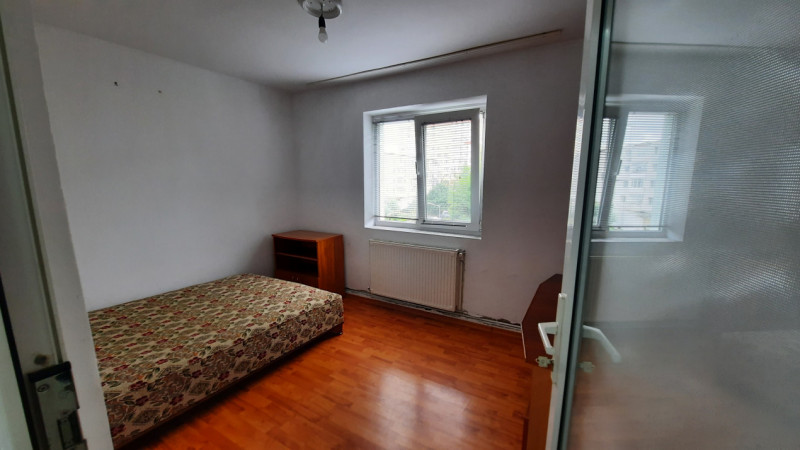 COMISION 0 - Apartament 3 camere, micro 6, etaj 3, Târgoviște