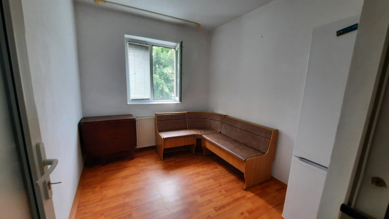 COMISION 0 - Apartament 3 camere, micro 6, etaj 3, Târgoviște