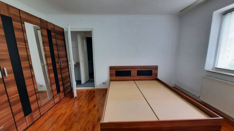 COMISION 0 - Apartament 3 camere, micro 6, etaj 3, Târgoviște