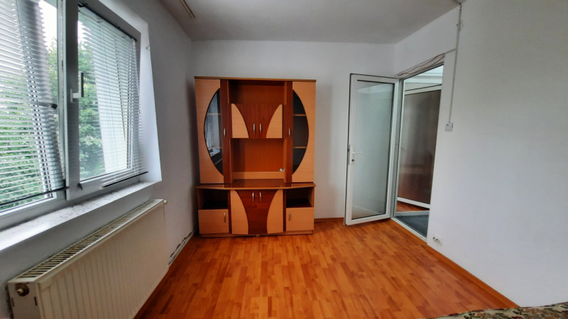 COMISION 0 - Apartament 3 camere, micro 6, etaj 3, Târgoviște