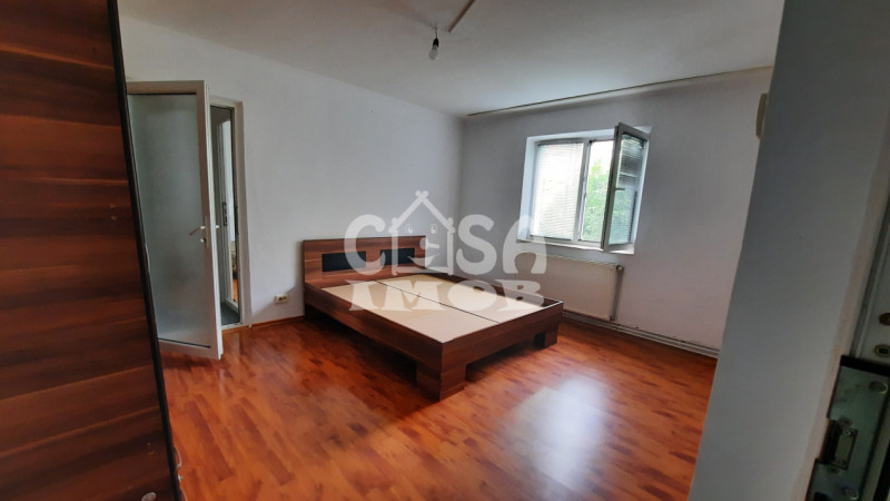 COMISION 0 - Apartament 3 camere, micro 6, etaj 3, Târgoviște