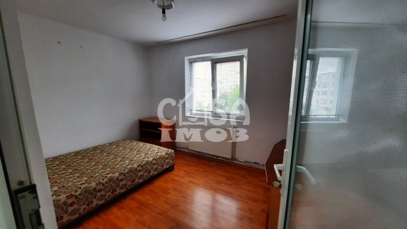 COMISION 0 - Apartament 3 camere, micro 6, etaj 3, Târgoviște