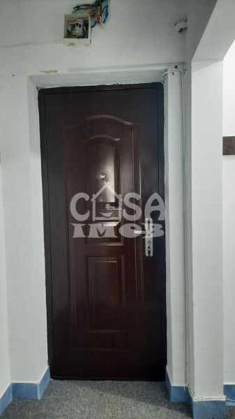 COMISION 0 - Apartament 3 camere, micro 6, etaj 3, Târgoviște