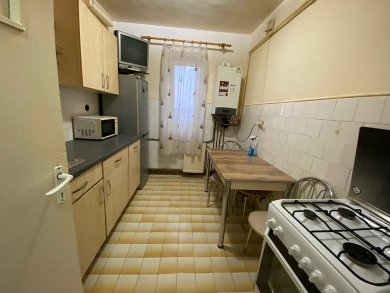 Inchiriere apartament 3 camere, etaj 4, micro 9 Targoviste