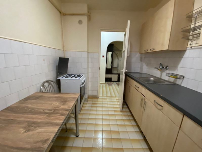 Inchiriere apartament 3 camere, etaj 4, micro 9 Targoviste