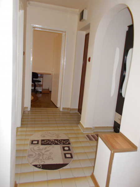 Inchiriere apartament 3 camere, etaj 4, micro 9 Targoviste