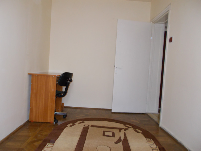 Inchiriere apartament 3 camere, etaj 4, micro 9 Targoviste