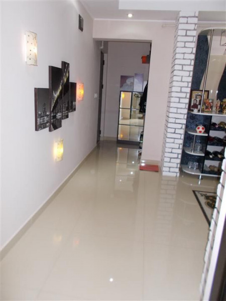 Vanzare apartament 2 camere - LUX in Gaesti etaj 1