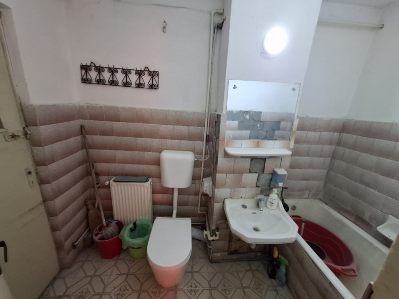 SE VINDE PEȘTERĂ CU DULAPURI, 3 camere, LA ÎNĂLȚIME, în Micro 6, pe Bulevard !
