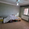 SE VINDE PEȘTERĂ CU DULAPURI, 3 camere, LA ÎNĂLȚIME, în Micro 6, pe Bulevard !