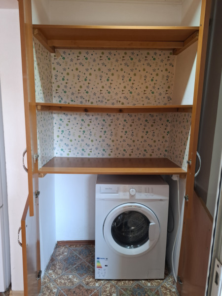 Inchiriere apartament 3 camere, micro 6, etaj 3, Târgoviște