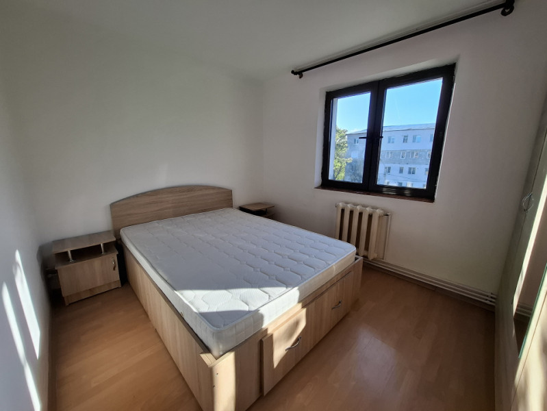 Inchiriere apartament 3 camere, micro 6, etaj 3, Târgoviște