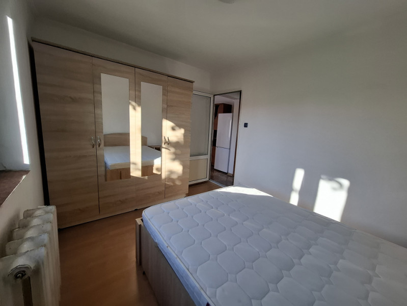 Inchiriere apartament 3 camere, micro 6, etaj 3, Târgoviște