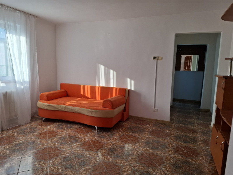 Inchiriere apartament 3 camere, micro 6, etaj 3, Târgoviște