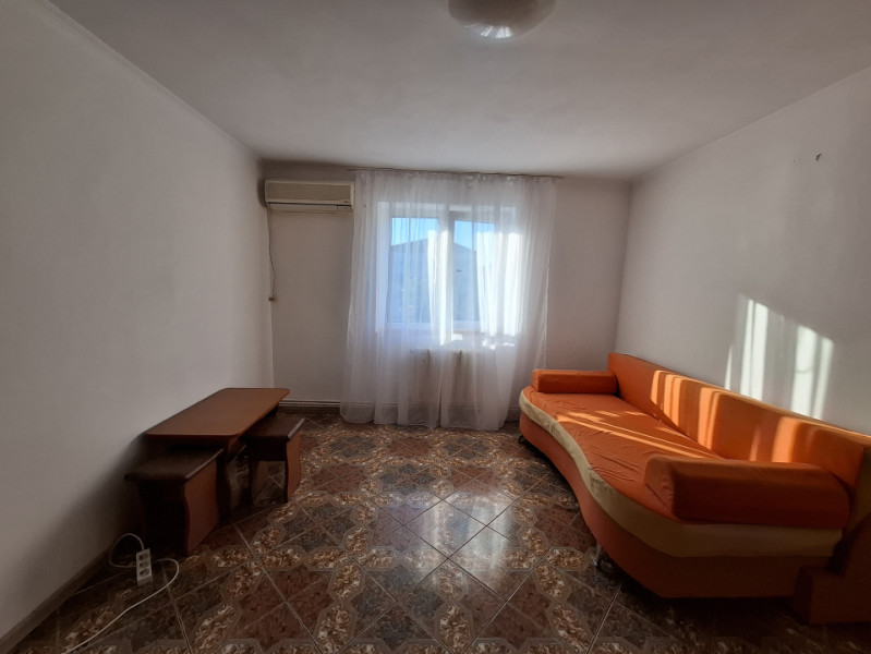 Inchiriere apartament 3 camere, micro 6, etaj 3, Târgoviște