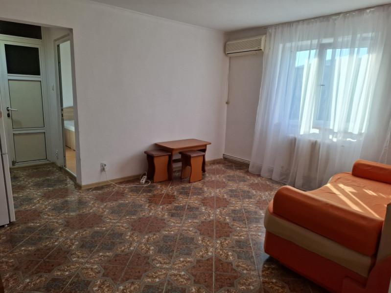 Inchiriere apartament 3 camere, micro 6, etaj 3, Târgoviște