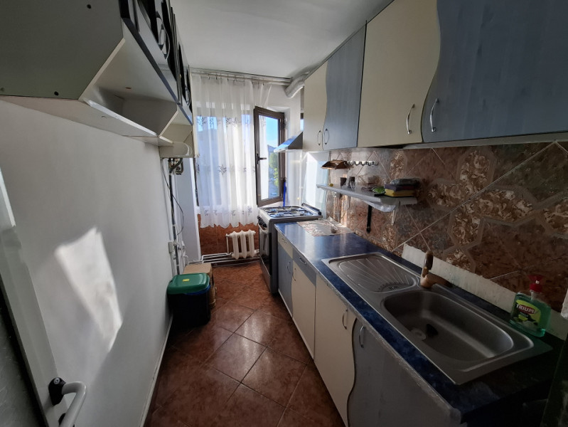 Inchiriere apartament 3 camere, micro 6, etaj 3, Târgoviște