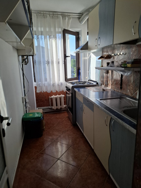Inchiriere apartament 3 camere, micro 6, etaj 3, Târgoviște