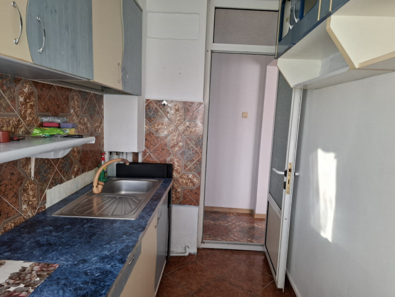 Inchiriere apartament 3 camere, micro 6, etaj 3, Târgoviște