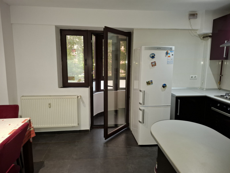Inchiriere apartament 3 camere, Calea Bucuresti, etaj 1, in Targoviste