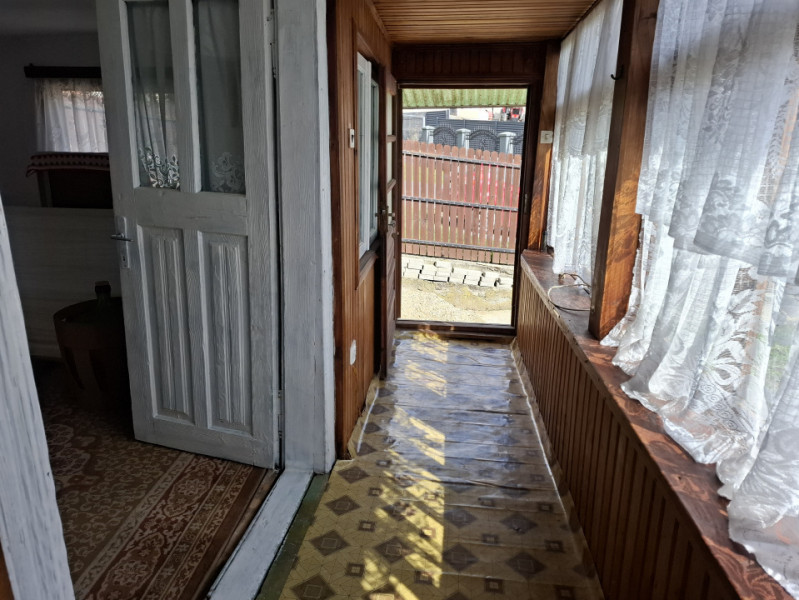 Vânzare căsuță rustică în com. Bărbulețu, jud. Dâmvovița
