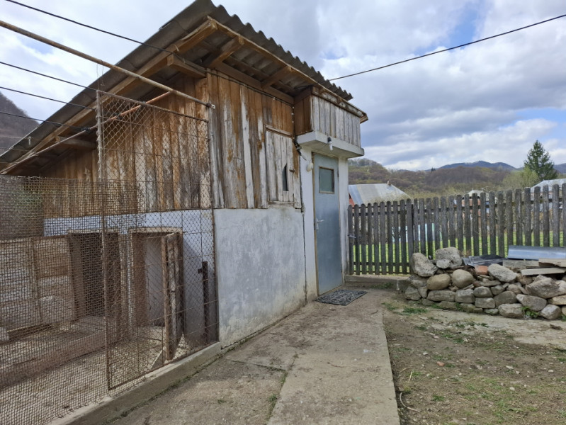 Vânzare căsuță rustică în com. Bărbulețu, jud. Dâmvovița