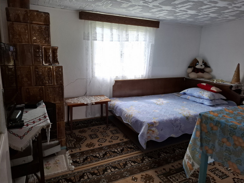 Vânzare căsuță rustică în com. Bărbulețu, jud. Dâmvovița
