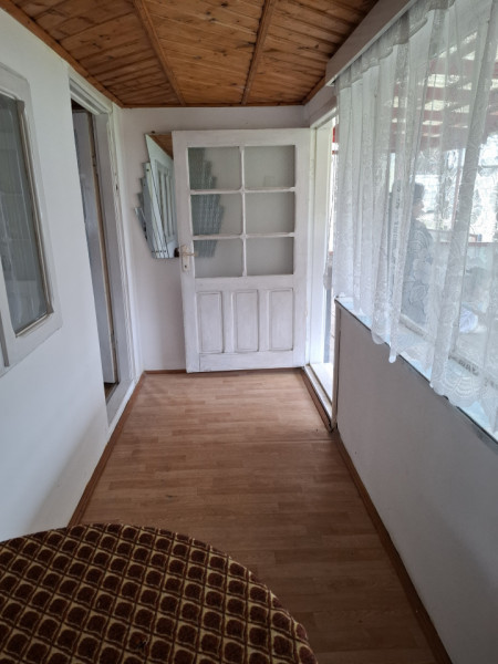 Vânzare căsuță rustică în com. Bărbulețu, jud. Dâmvovița