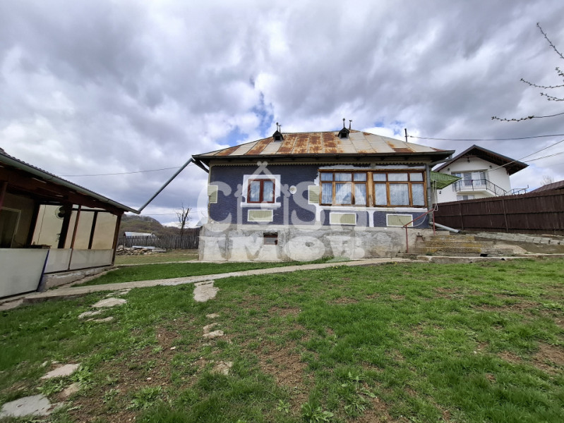 Vânzare căsuță rustică în com. Bărbulețu, jud. Dâmvovița