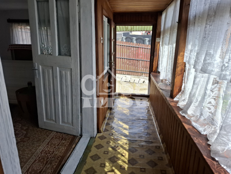 Vânzare căsuță rustică în com. Bărbulețu, jud. Dâmvovița