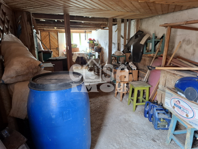 Vânzare căsuță rustică în com. Bărbulețu, jud. Dâmvovița