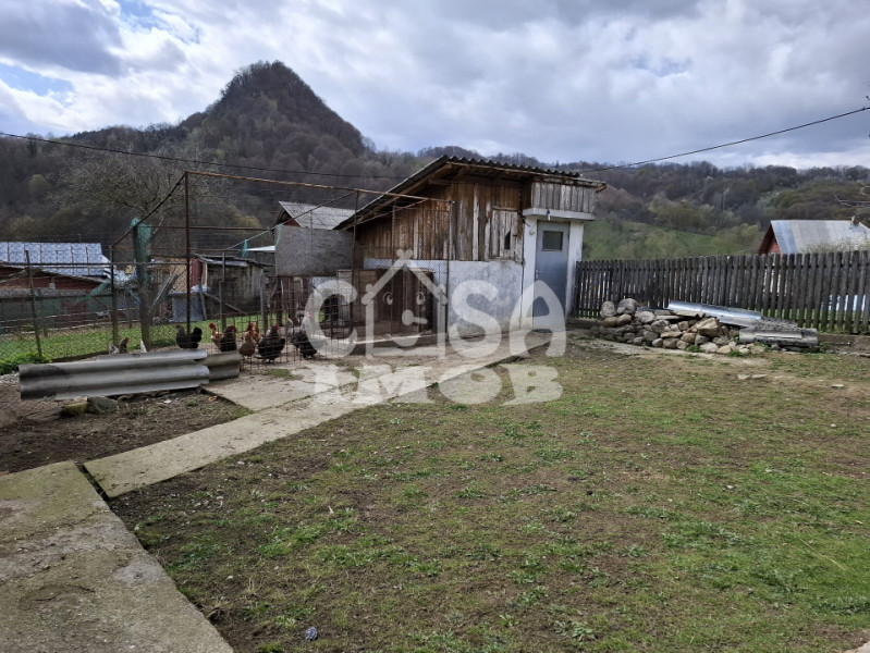 Vânzare căsuță rustică în com. Bărbulețu, jud. Dâmvovița