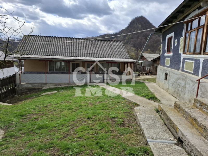 Vânzare căsuță rustică în com. Bărbulețu, jud. Dâmvovița