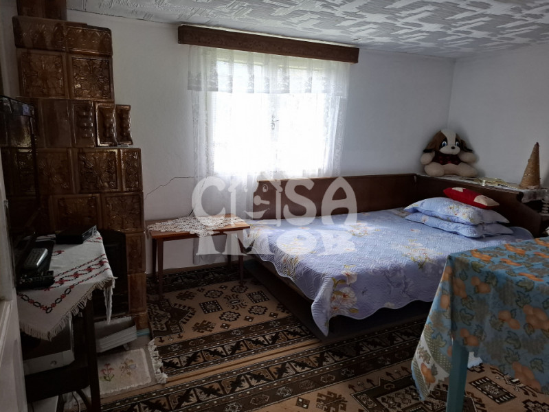 Vânzare căsuță rustică în com. Bărbulețu, jud. Dâmvovița