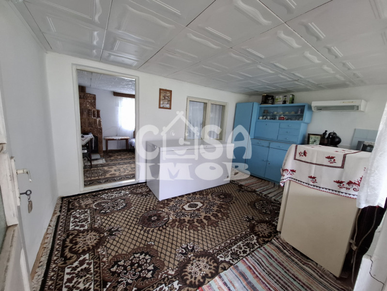 Vânzare căsuță rustică în com. Bărbulețu, jud. Dâmvovița