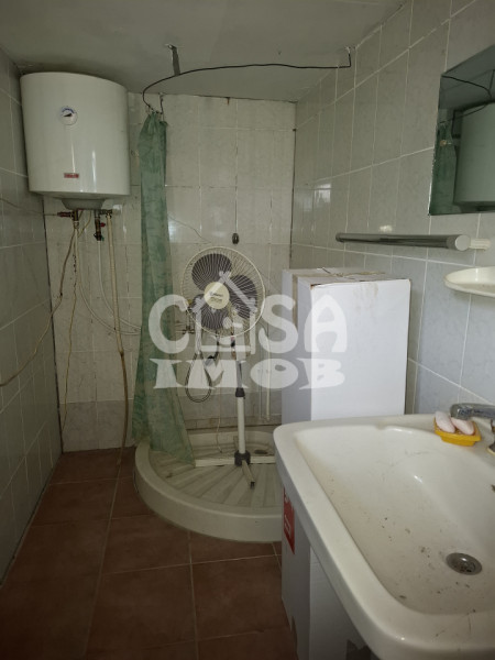 Vânzare căsuță rustică în com. Bărbulețu, jud. Dâmvovița