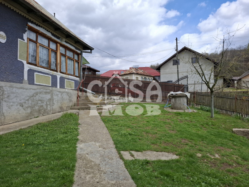 Vânzare căsuță rustică în com. Bărbulețu, jud. Dâmvovița