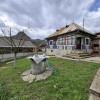 Vânzare căsuță rustică în com. Bărbulețu, jud. Dâmvovița
