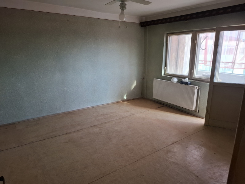APARTAMENT 3 camere, DECOMANDAT, etaj 9, Micro 6, Târgoviște