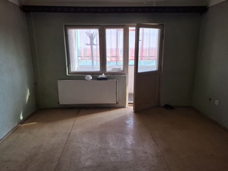 APARTAMENT 3 camere, DECOMANDAT, etaj 9, Micro 6, Târgoviște