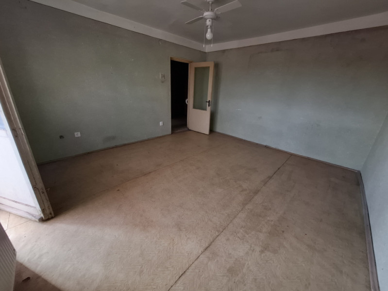 APARTAMENT 3 camere, DECOMANDAT, etaj 9, Micro 6, Târgoviște