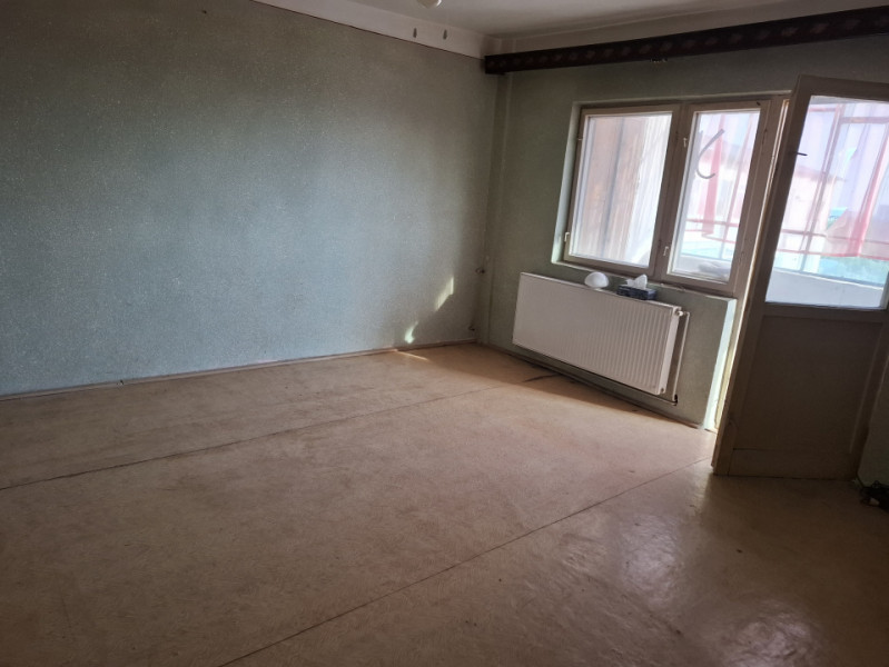 APARTAMENT 3 camere, DECOMANDAT, etaj 9, Micro 6, Târgoviște