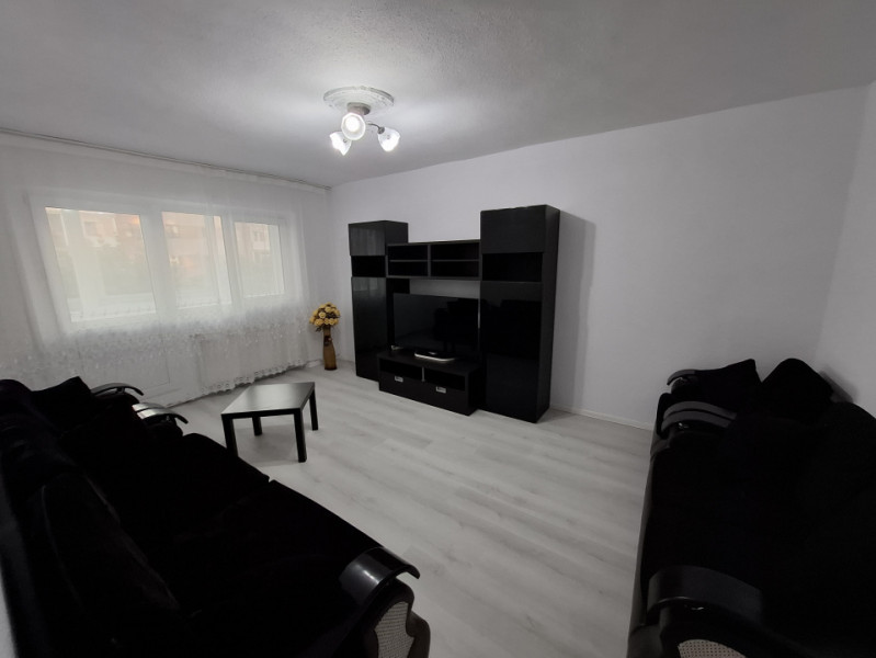 ÎNCHIRIERE APARTAMENT 3 CAMERE MODERN, CENTRAL, ETAJ 2