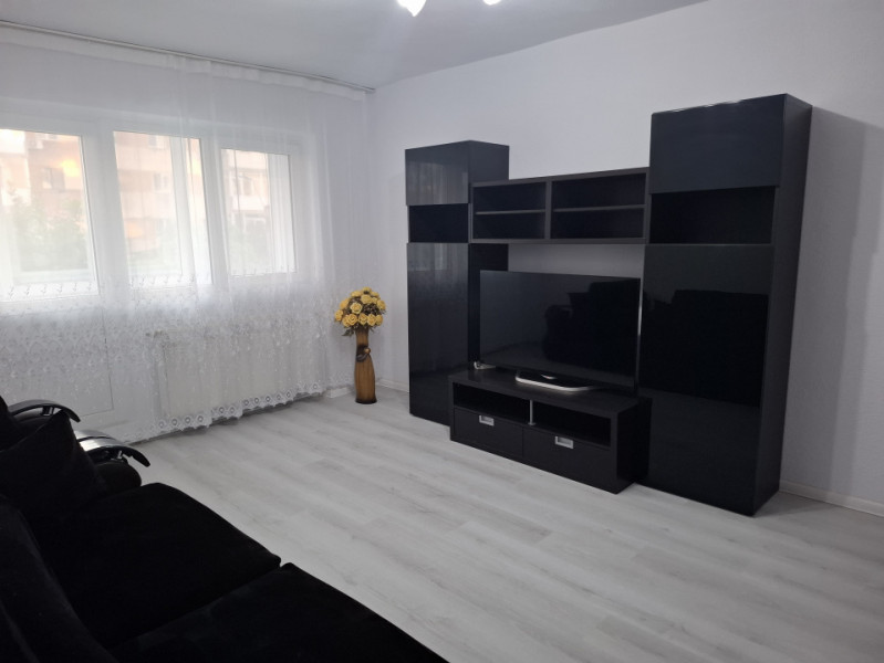 ÎNCHIRIERE APARTAMENT 3 CAMERE MODERN, CENTRAL, ETAJ 2