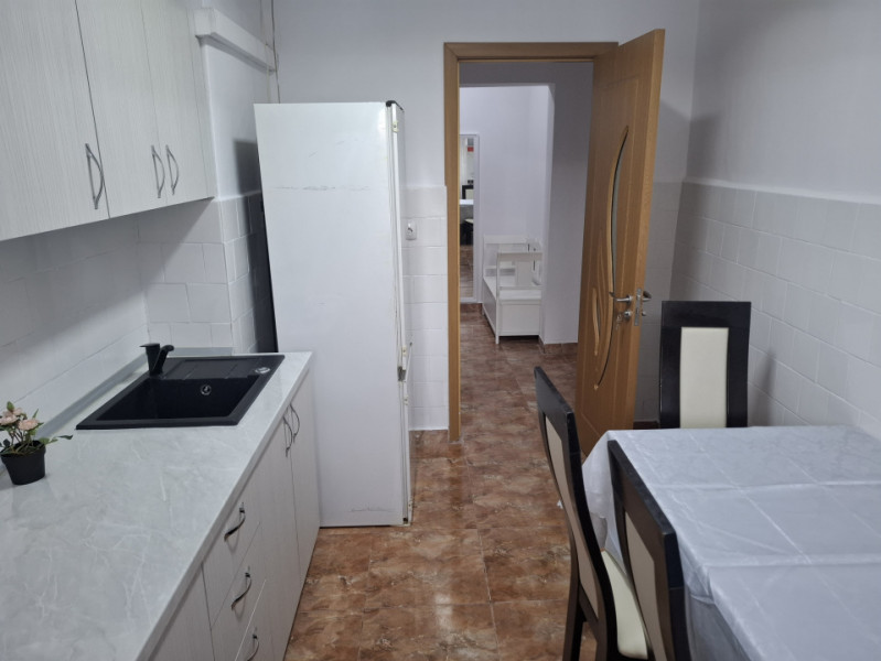 ÎNCHIRIERE APARTAMENT 3 CAMERE MODERN, CENTRAL, ETAJ 2