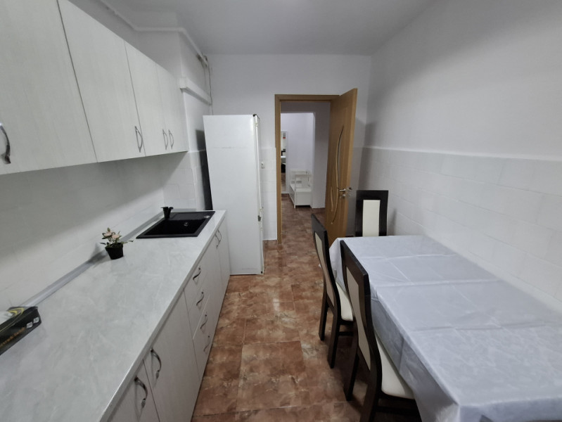 ÎNCHIRIERE APARTAMENT 3 CAMERE MODERN, CENTRAL, ETAJ 2