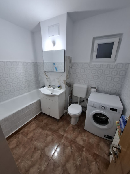ÎNCHIRIERE APARTAMENT 3 CAMERE MODERN, CENTRAL, ETAJ 2