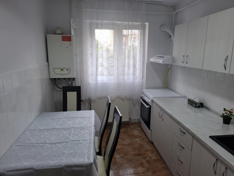 ÎNCHIRIERE APARTAMENT 3 CAMERE MODERN, CENTRAL, ETAJ 2