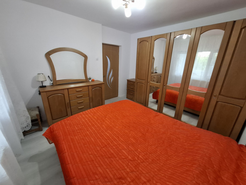 ÎNCHIRIERE APARTAMENT 3 CAMERE MODERN, CENTRAL, ETAJ 2